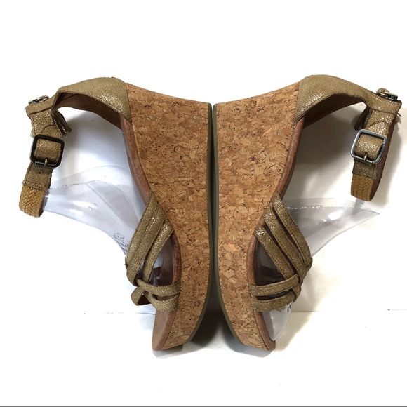 UGG sandals gold size 9 - Picture 5 of 8